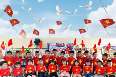 TRƯỜNG MẦM NON QUỲNH LƯU HƯỚNG VỀ NGÀY 30/4 – NUÔI DƯỠNG TÌNH YÊU TỔ QUỐC TỪ NHỮNG ĐIỀU BÌNH DỊ